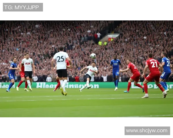 穿上便装的足球明星街头风采高清大图展示各大球员休闲时尚魅力